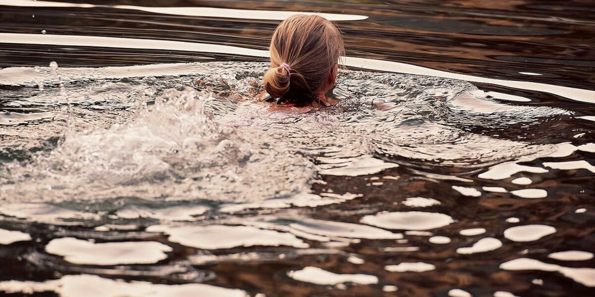 Landratsamt Aichach-Friedberg warnt: Weitmannsee nicht mehr uneingeschränkt zum Baden geeignet