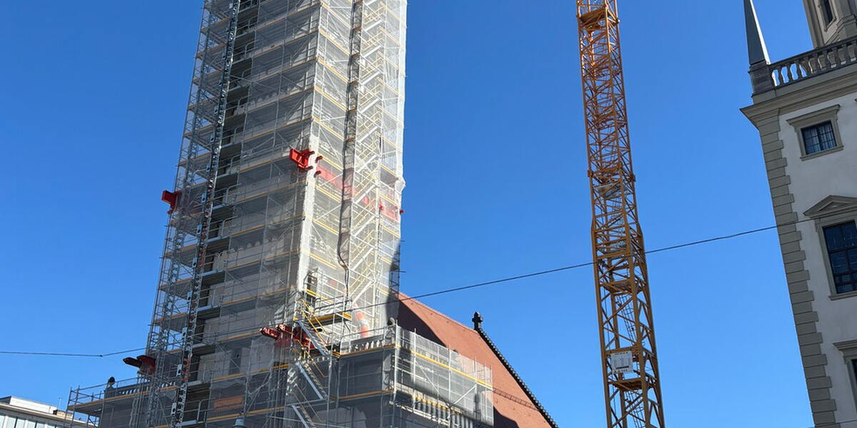 Sanierung des Perlachturms in Augsburg: Turm hat aktuell kein Innenleben mehr