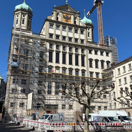 Einbruch über Baugerüst ins Augsburger Rathaus: Einbrecher wurden in flagranti erwischt und festgenommen