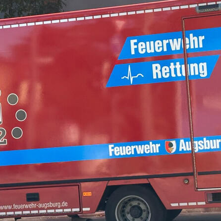 Schweißarbeiten: Dachdecker verursacht in Augsburg Brand mit großem Sachschaden