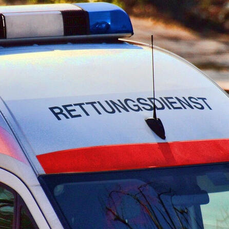 Tragischer Unfall auf der B17 bei Augsburg: Fünfjährige stirbt, Mutter wird schwer verletzt