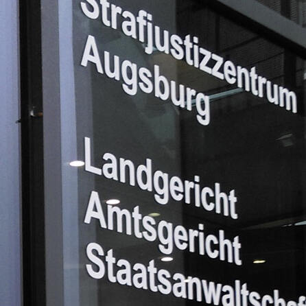 Prozessstart in Augsburg: Spitzhacken-Mörder leidet wohl unter Schizophrenie