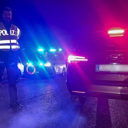Kempten: Jugendliche setzen Auto gegen Laterne
