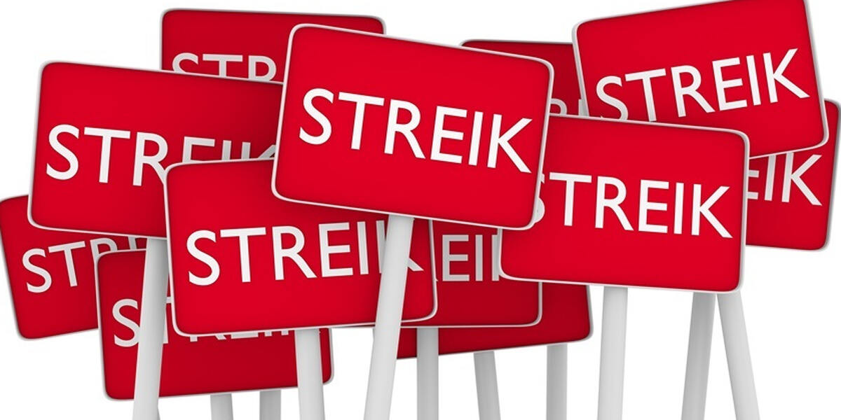 "Wir machen Tarif" - Gut 250 Angestellte der Augsburger Sozial- und Erziehungsberufe waren am 1. Streiktag auf der Straße