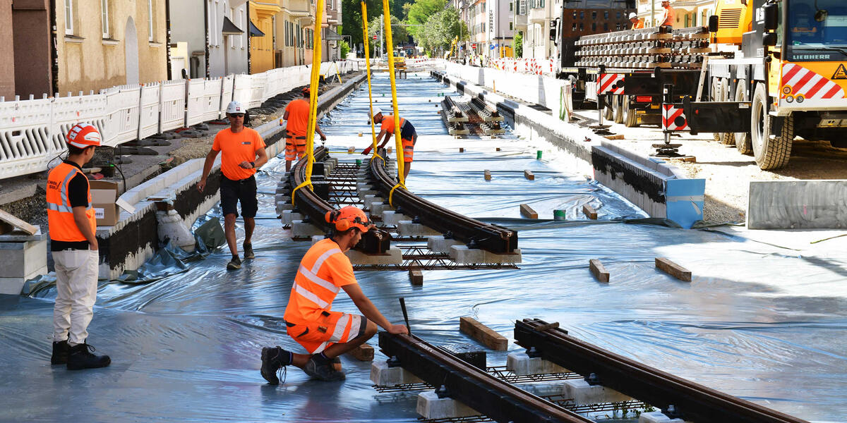 Lückenschluss PLUS in Augsburg: swa starten mit Gleisbau in der Rosenaustraße