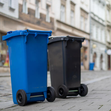 Entleerung der Mülltonnen im Raum Augsburg stockt wegen Personalmangel
