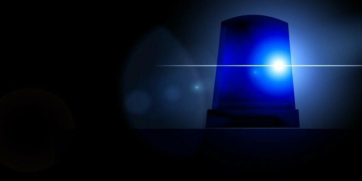Autounfall nach Fahrfehler im Landkreis Augsburg: Vier junge Leute teils lebensgefährlich verletzt