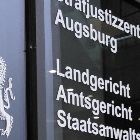 Kinderpornos und Schülerinnen missbraucht: Haftstrafe für Musiklehrer aus dem Landkreis Augsburg