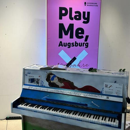 Straßenklaviere für alle: Play me, Augsburg ist wieder gestartet