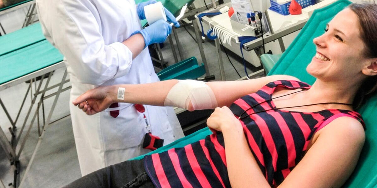 BRK: Blutspendebereitschaft auch in Augsburg in den Ferien stabil