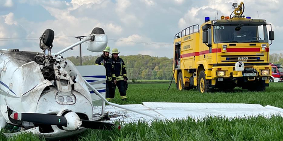 Alptraum für drei Rentner im Kreis Augsburg - Cessna stürzt bei Notlandung ab