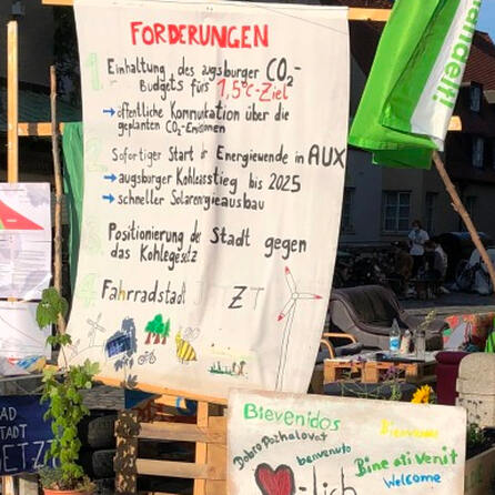 Augsburger Klimaaktivisten stehlen Lebensmittel und verschenken sie an Bedürftige