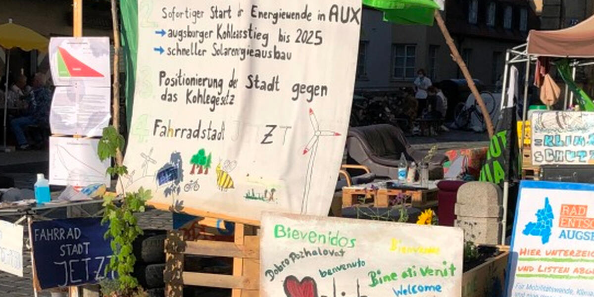 Augsburger Klimaaktivisten stehlen Lebensmittel und verschenken sie an Bedürftige
