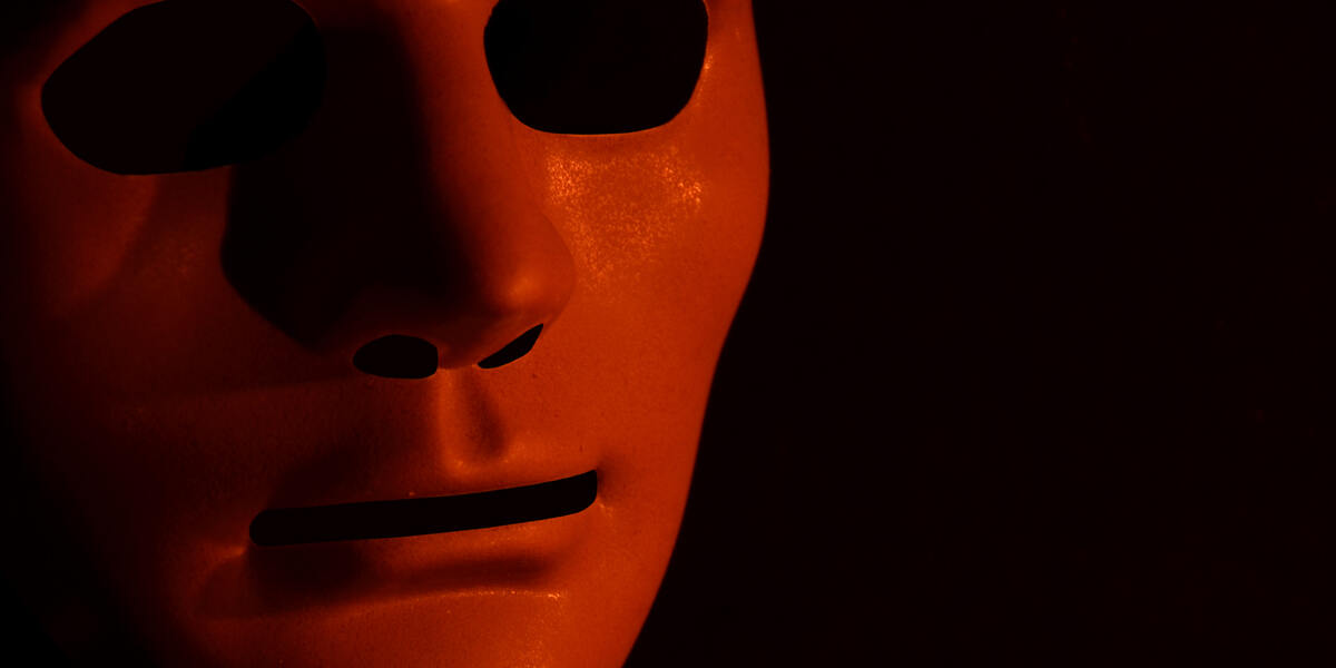 Mädchen-Schreck in Augsburg unterwegs: Polizei sucht Mann mit Horrormaske