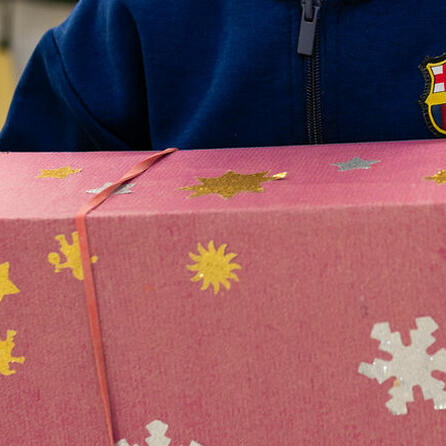 humedica in Kaufbeuren packt wieder Weihnachtsgeschenke für bedürftige Kinder