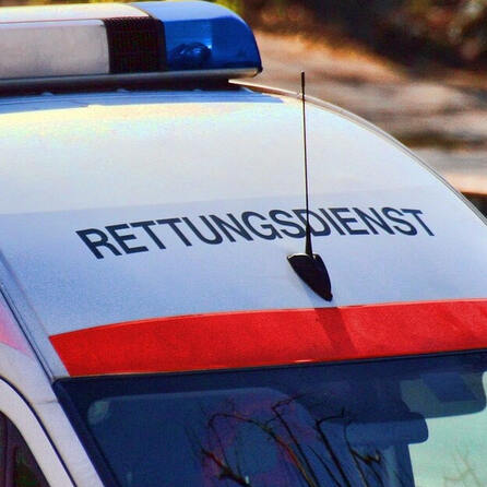 Autofahrer von Augsburger Amtsgericht zu 13.500 Euro Geldstrafe verurteilt - Mann hat Rettungswagen mit Blaulicht ausgebremst