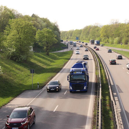 Bauarbeiten am Kreisverkehr Ostseite B17 Königsbrunn-Süd so gut wie abgeschlossen