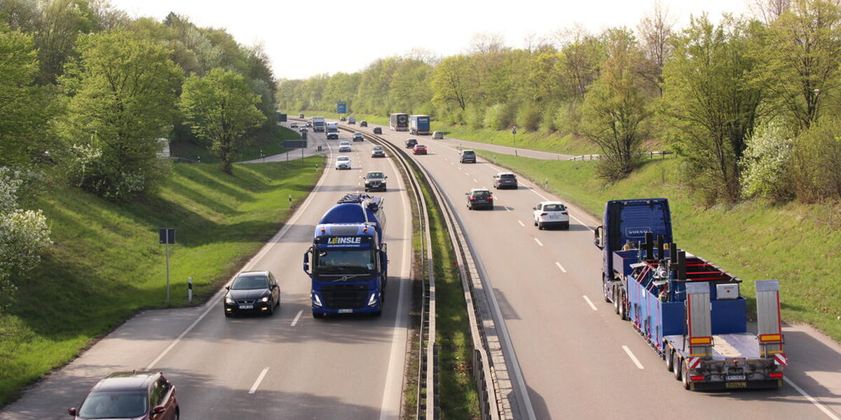 Bauarbeiten am Kreisverkehr Ostseite B17 Königsbrunn-Süd so gut wie abgeschlossen