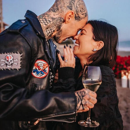 Kourtney Kardashian & Travis Barker: Offiziell verheiratet!