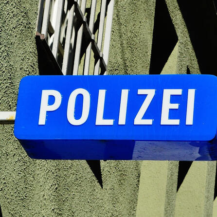 Augsburg-Oberhausen: Mann in seiner Wohnung überfallen und ausgeraubt