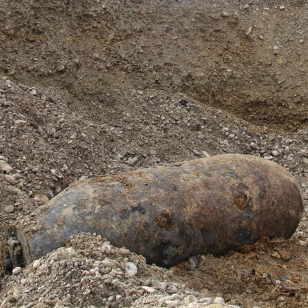 Vollsperre der A8 bei Günzburg wegen Sprengung einer Fliegerbombe