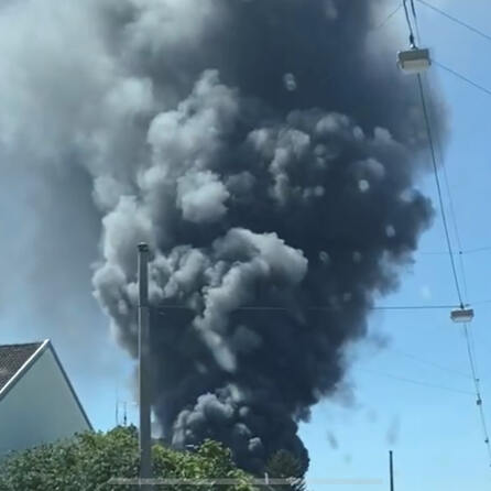 Brandstiftung ausgeschlossen: Augsburger Kripo macht heißes Wetter für Großbrand in Lechhausen verantwortlich
