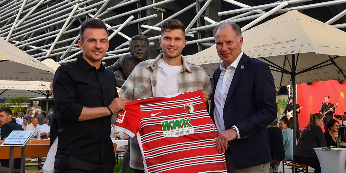 FC Augsburg verstärkt sich mit Mittelfeldspieler Elvis Rexhbecaj