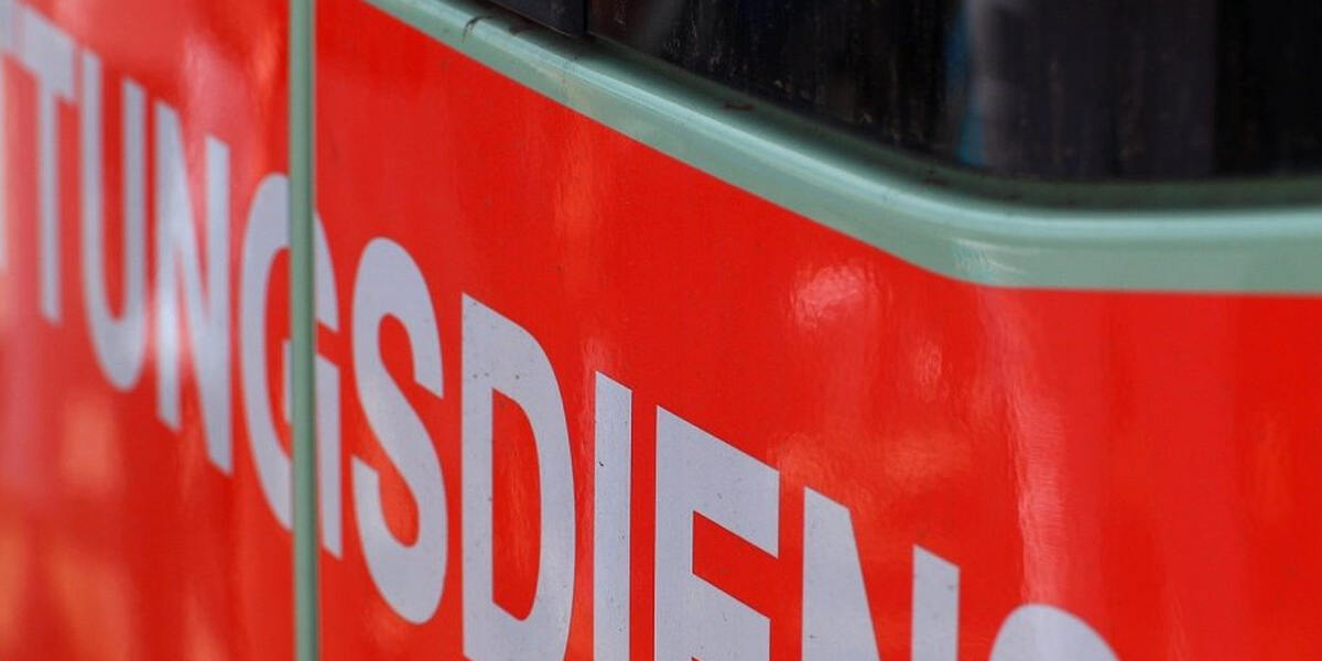 Augsburger Feuerwehr rettet Mann vor Ertrinken