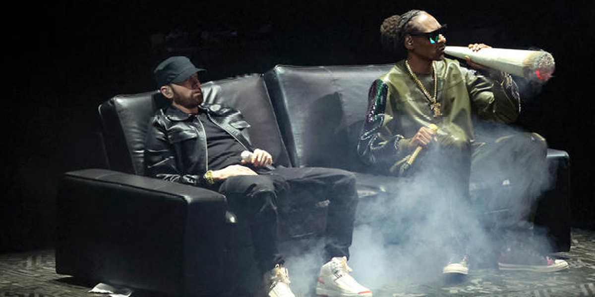 Snoop Dogg und Eminem mit Riesen-Joint auf der Bühne - Radio Fantasy