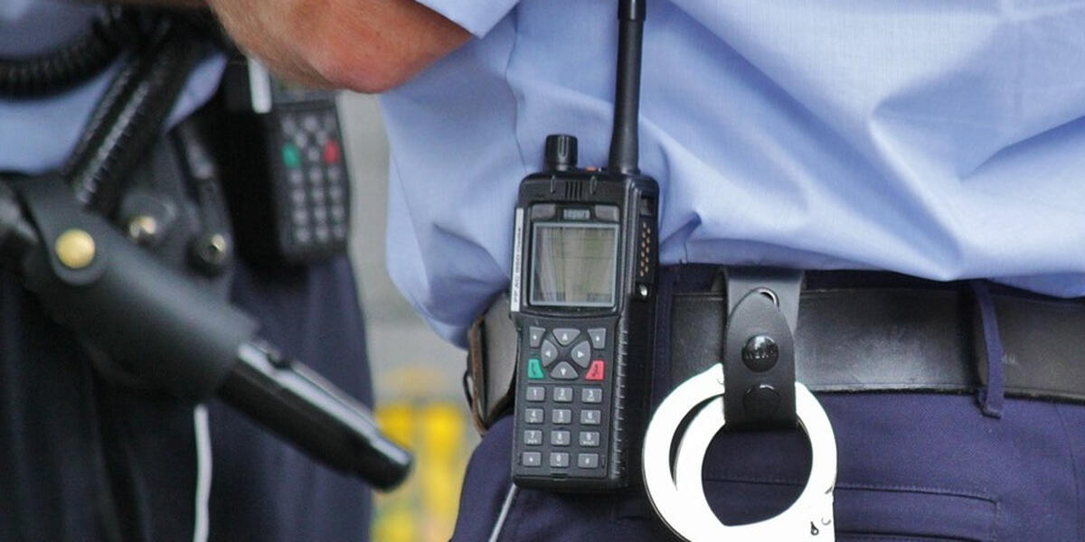 Illegale Migranten flüchten aus Lkw und rennen bei Augsburg über die Autobahn