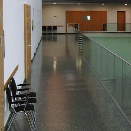Prozess in Augsburg: Gefängniswärter sitzt wegen Bestechlickkeit im Knast 