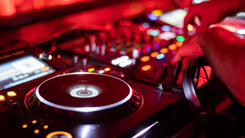 DJ
